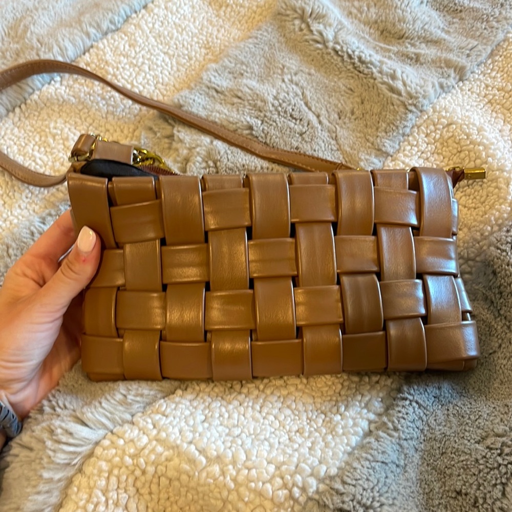 Adorable brown crossbody